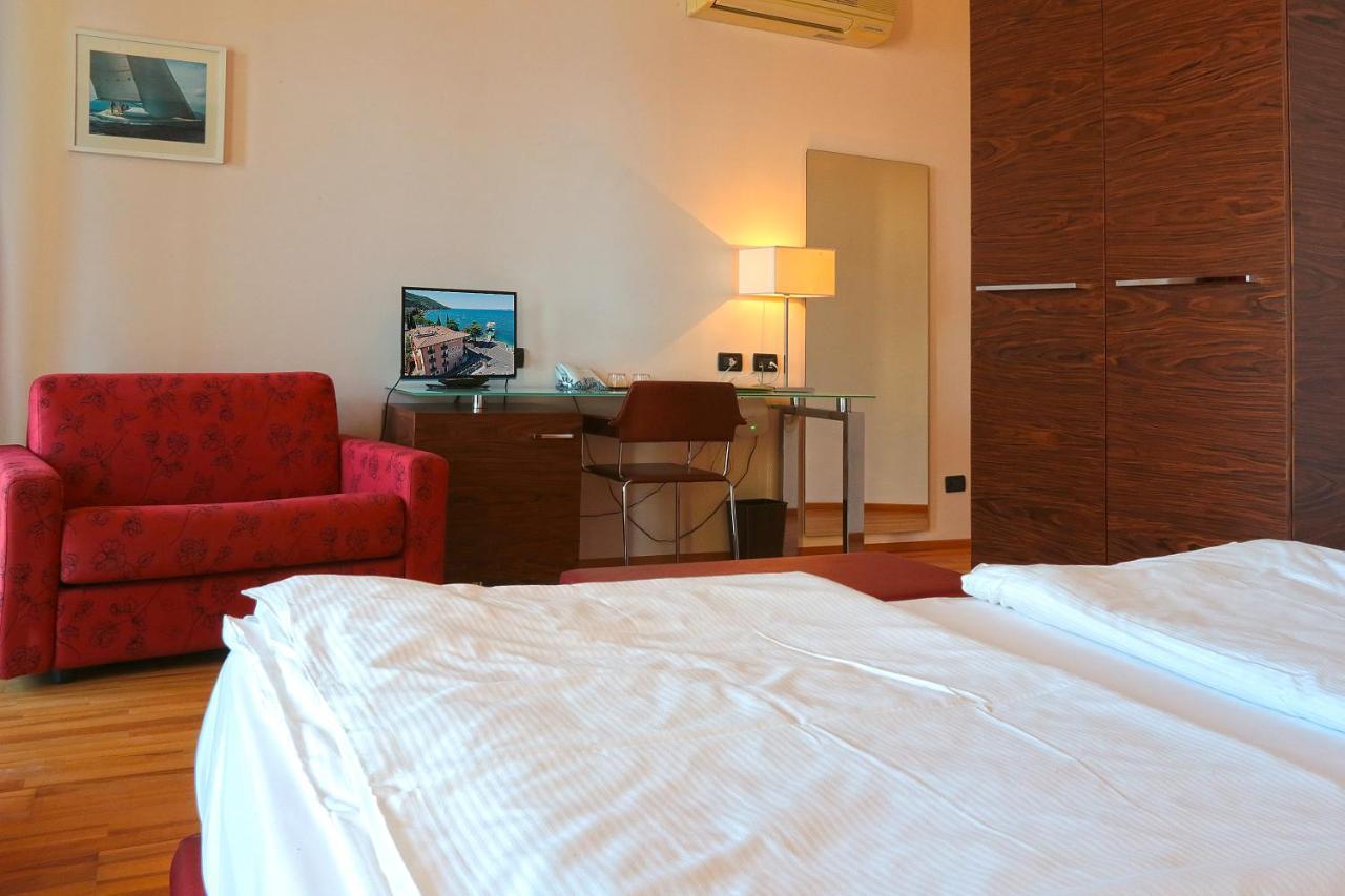 Hotel Lido Torri Del Benaco Esterno foto
